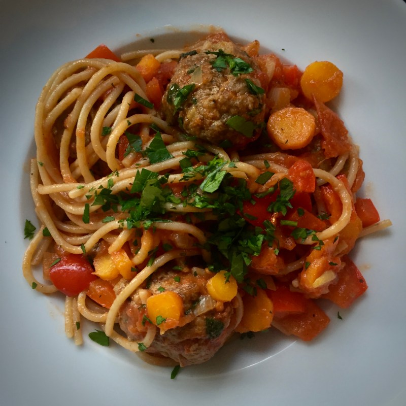 Spelt spaghetti with Red pepper meatballs