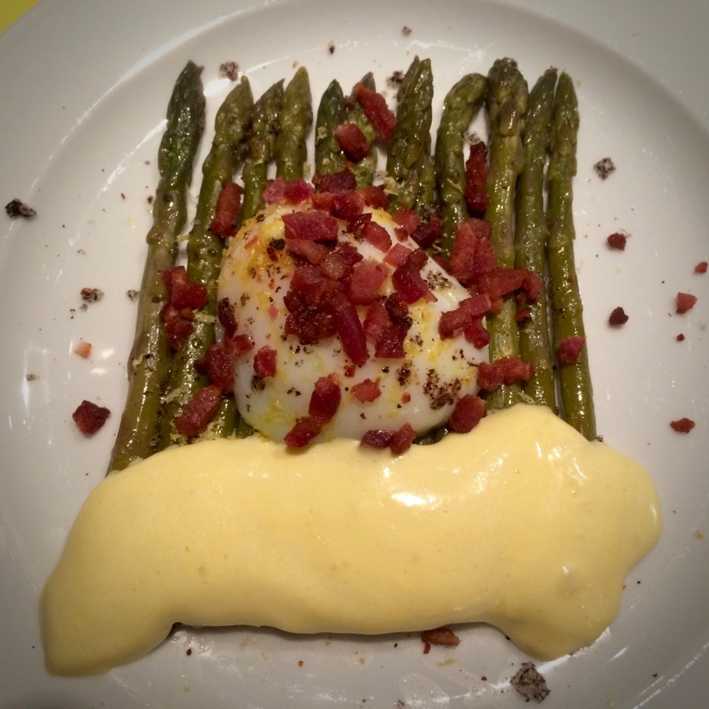 Sous Vide Galore: Green Asparagus, 65°C Egg and Hollandaise Foam