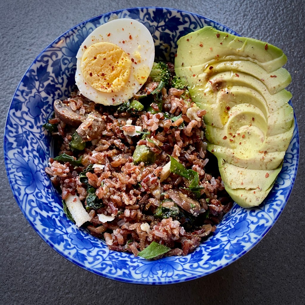 Garlic Mushroom, Cavolo Nero and Red Rice Stirfry with Avo and Eggs